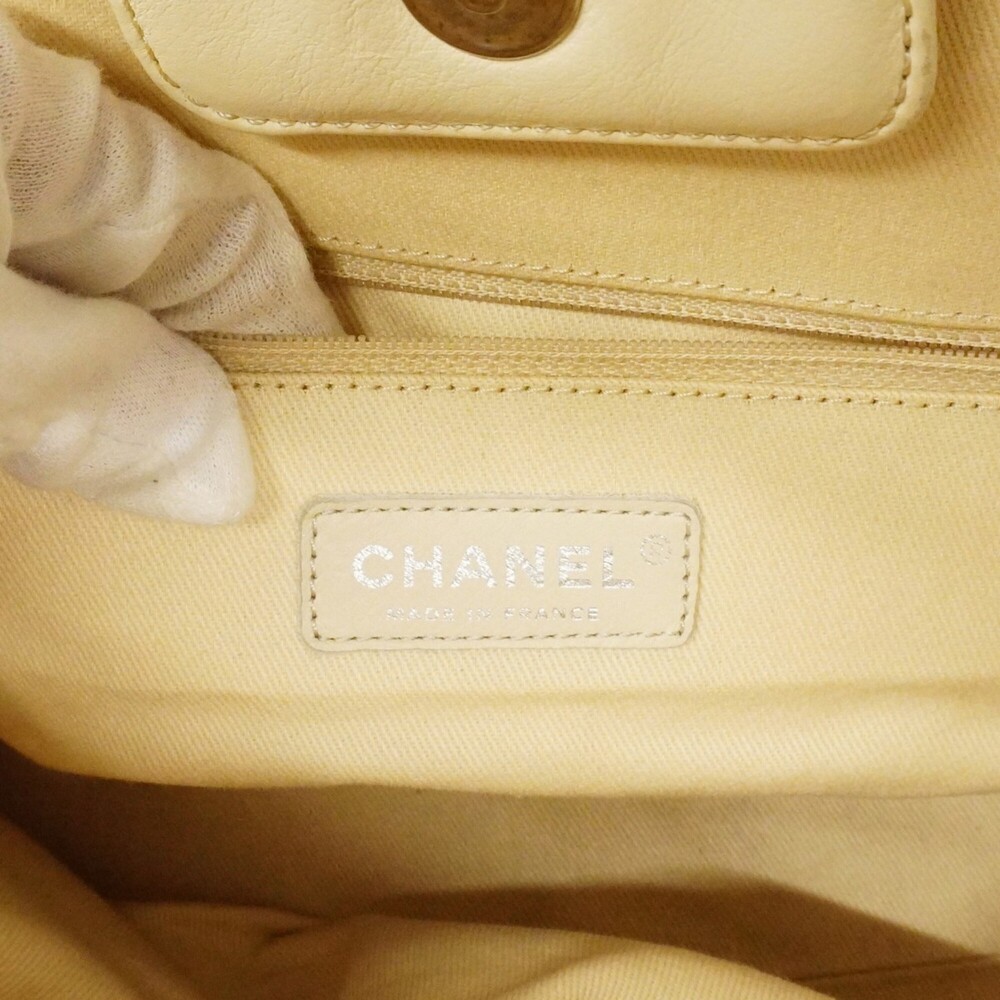 CHANEL White Canvas Tote Bag - Picture 5 of 16